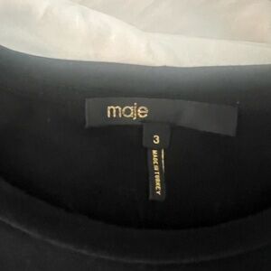 Black top Size M with detailed raglan sleeves. Black/Multi